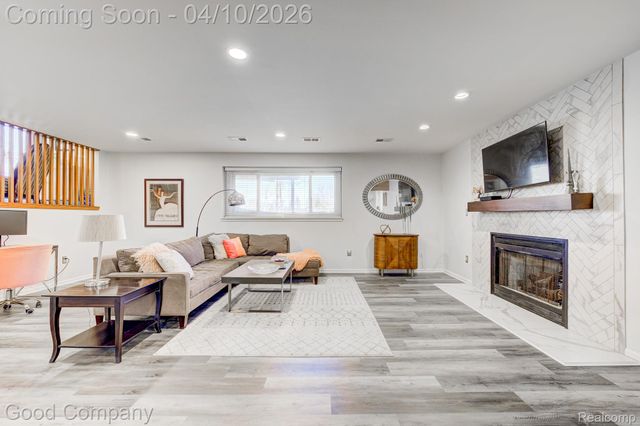 9526 Montgold Avenue, White Lake Charter Township, MI 48386