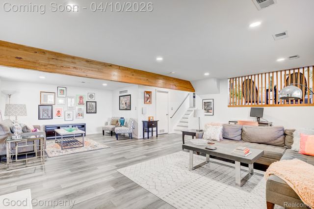 9526 Montgold Avenue, White Lake Charter Township, MI 48386