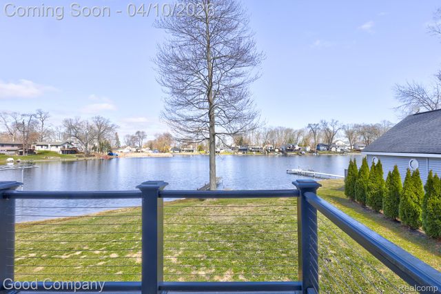 9526 Montgold Avenue, White Lake Charter Township, MI 48386