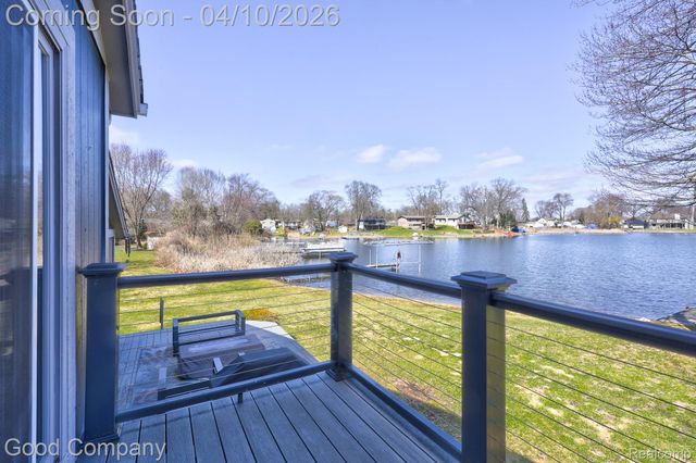 9526 Montgold Avenue, White Lake Charter Township, MI 48386