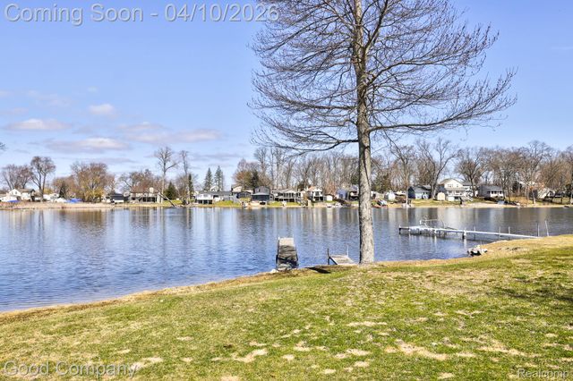 9526 Montgold Avenue, White Lake Charter Township, MI 48386