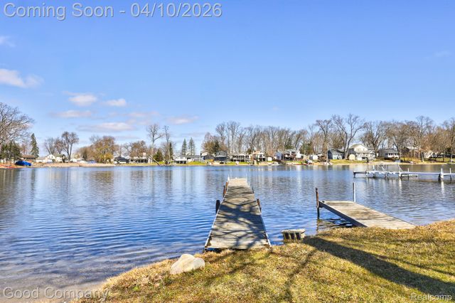 9526 Montgold Avenue, White Lake Charter Township, MI 48386
