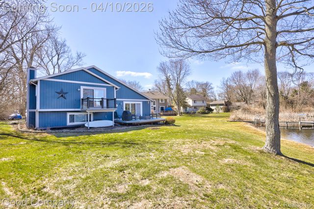 9526 Montgold Avenue, White Lake Charter Township, MI 48386