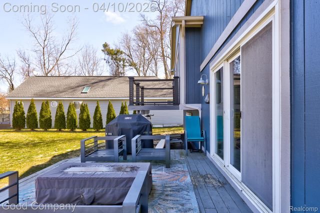 9526 Montgold Avenue, White Lake Charter Township, MI 48386