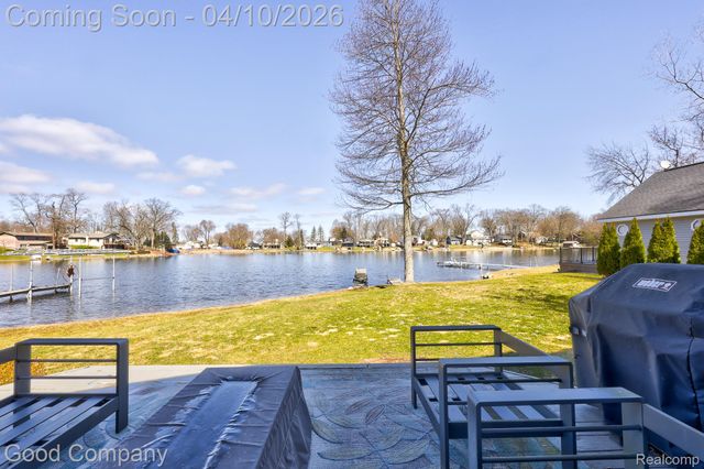 9526 Montgold Avenue, White Lake Charter Township, MI 48386