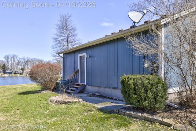 9526 Montgold Avenue, White Lake Charter Township, MI 48386