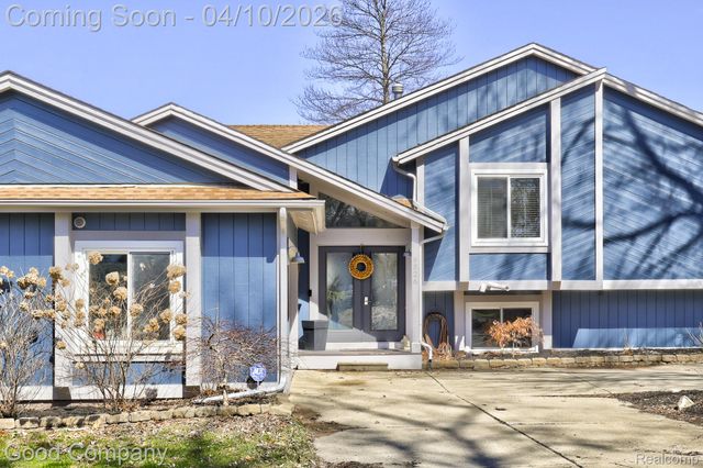 9526 Montgold Avenue, White Lake Charter Township, MI 48386