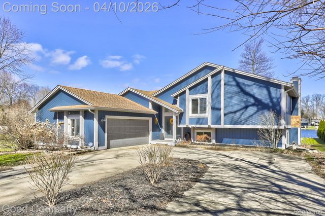 9526 Montgold Avenue, White Lake Charter Township, MI 48386