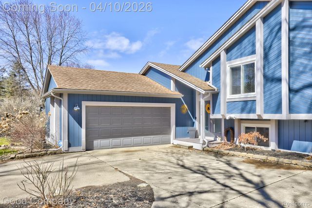 9526 Montgold Avenue, White Lake Charter Township, MI 48386