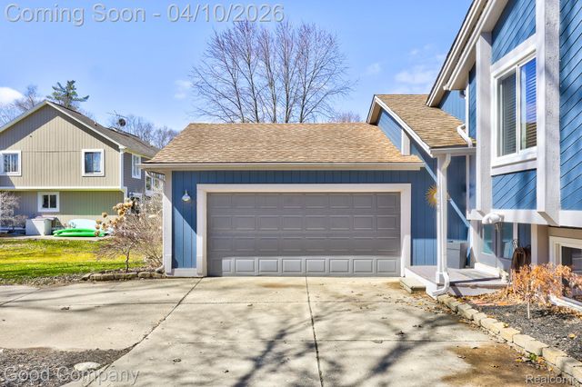 9526 Montgold Avenue, White Lake Charter Township, MI 48386