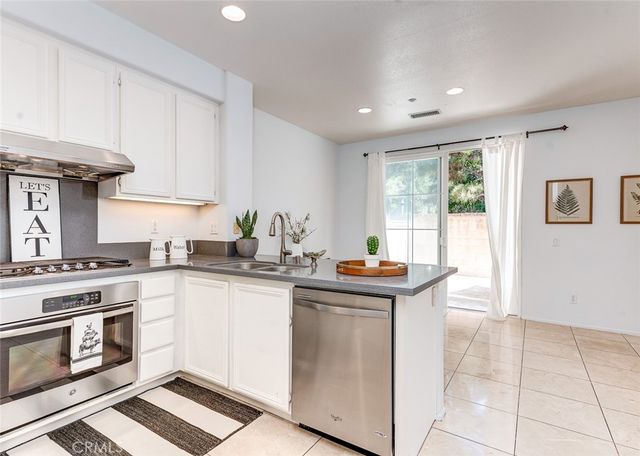 38 Daisy, Irvine, CA 92618