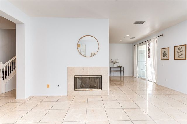 38 Daisy, Irvine, CA 92618