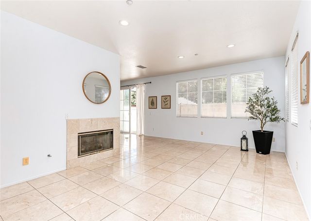 38 Daisy, Irvine, CA 92618