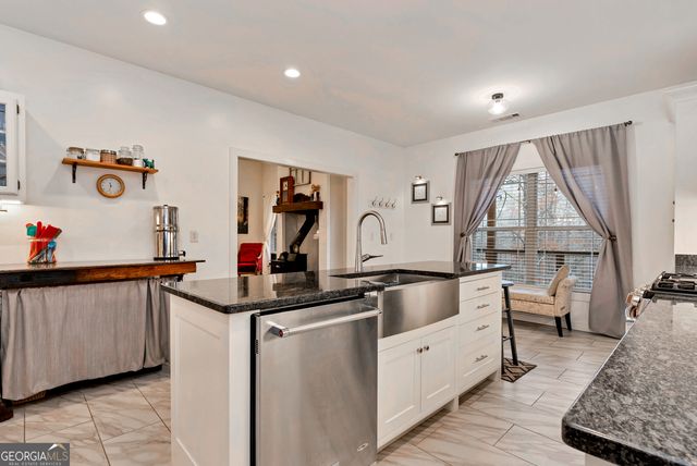 812 Covecrest Drive, Tiger, GA 30576