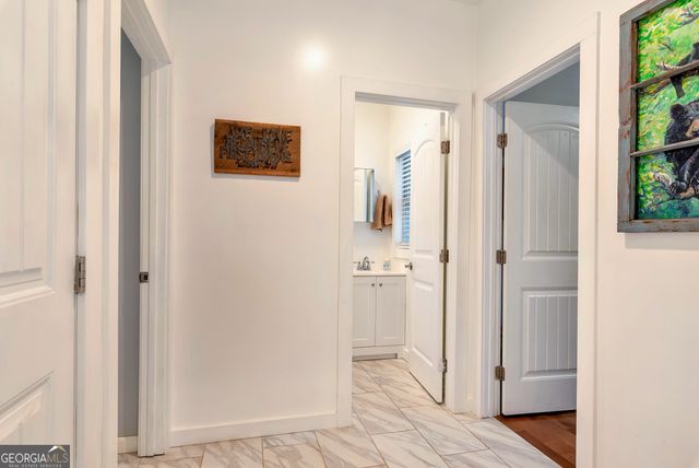 812 Covecrest Drive, Tiger, GA 30576