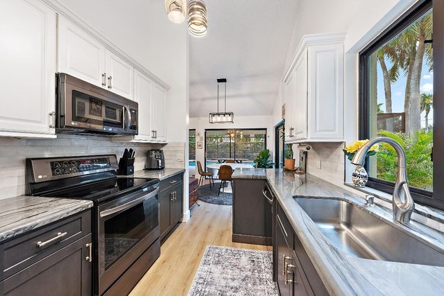 2805 Cuyahoga Lane, West Palm Beach, FL 33409