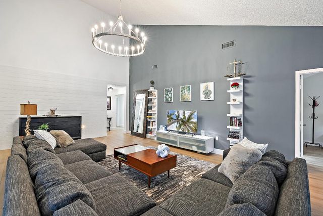 2805 Cuyahoga Lane, West Palm Beach, FL 33409