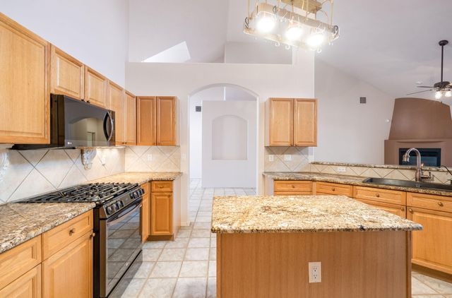 2505 Rio Orilla Lane NW, Albuquerque, NM 87120