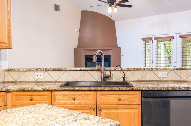 2505 Rio Orilla Lane NW, Albuquerque, NM 87120