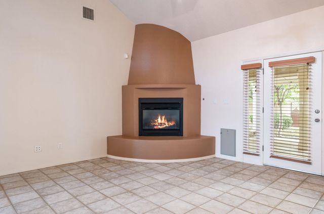 2505 Rio Orilla Lane NW, Albuquerque, NM 87120