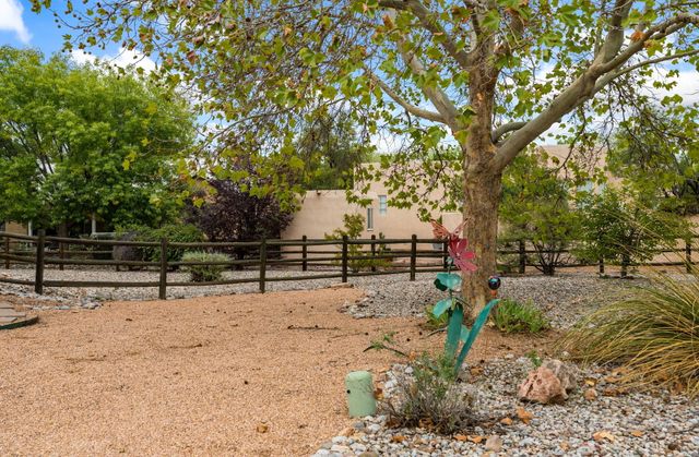 2505 Rio Orilla Lane NW, Albuquerque, NM 87120