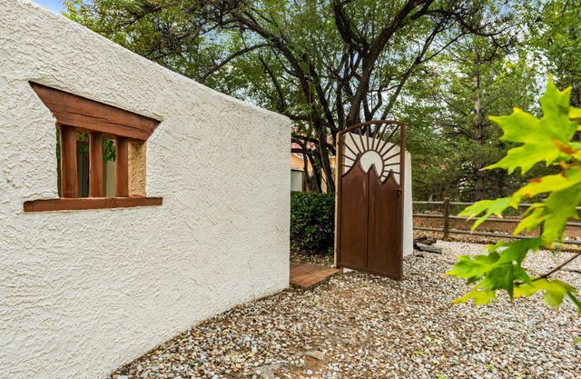 2505 Rio Orilla Lane NW, Albuquerque, NM 87120