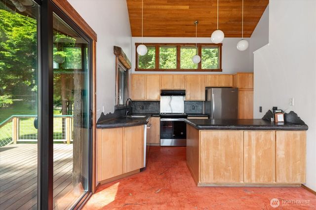 1975 North Bluff Road, Coupeville, WA 98239