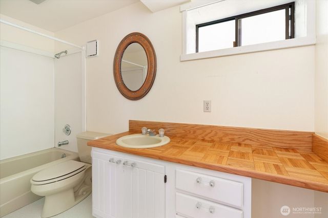1975 North Bluff Road, Coupeville, WA 98239