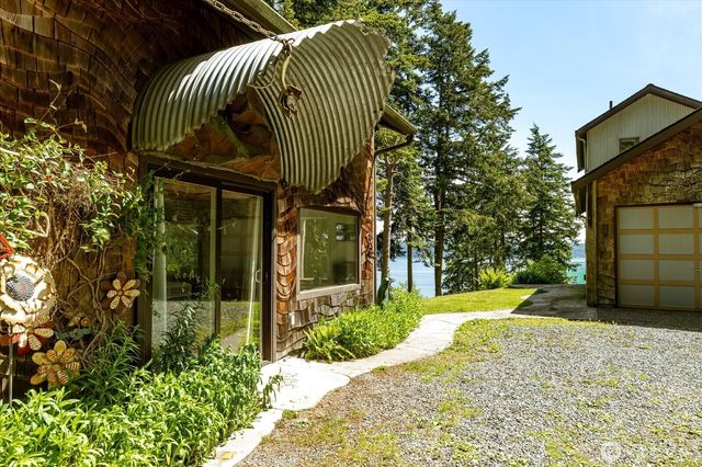 1975 North Bluff Road, Coupeville, WA 98239