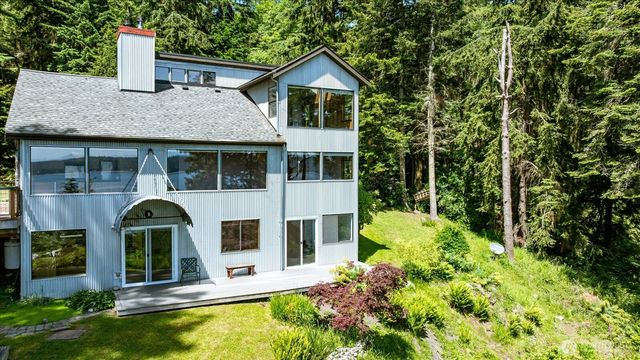 1975 North Bluff Road, Coupeville, WA 98239