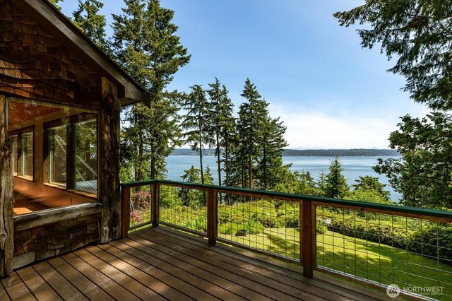 1975 North Bluff Road, Coupeville, WA 98239