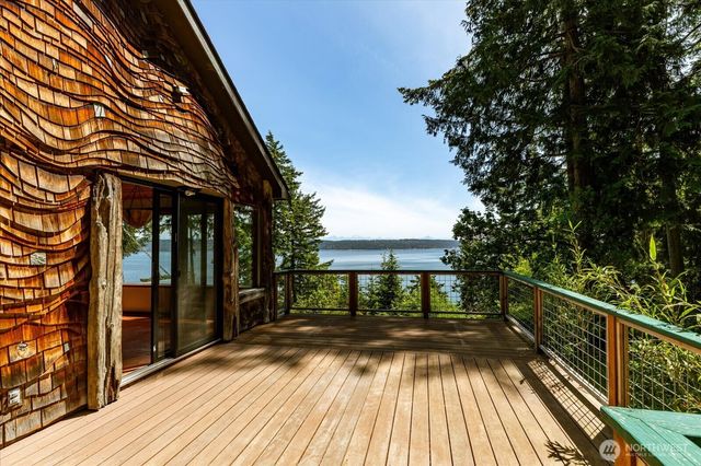 1975 North Bluff Road, Coupeville, WA 98239