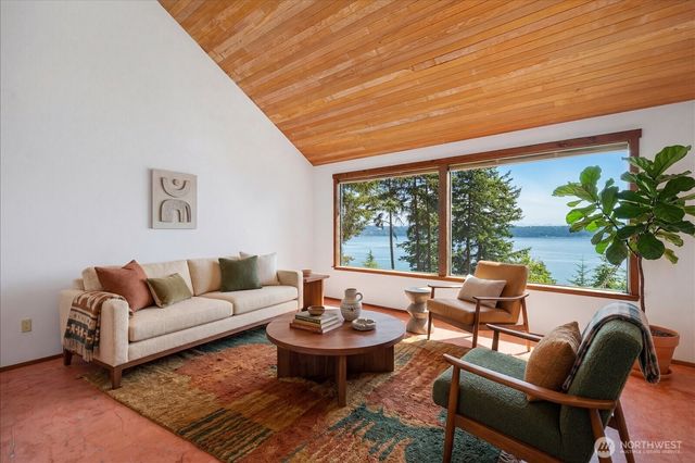 1975 North Bluff Road, Coupeville, WA 98239