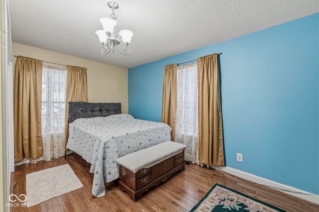 1329 S G Street, Elwood, IN 46036