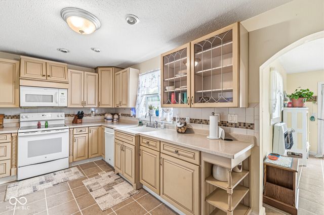 1329 S G Street, Elwood, IN 46036