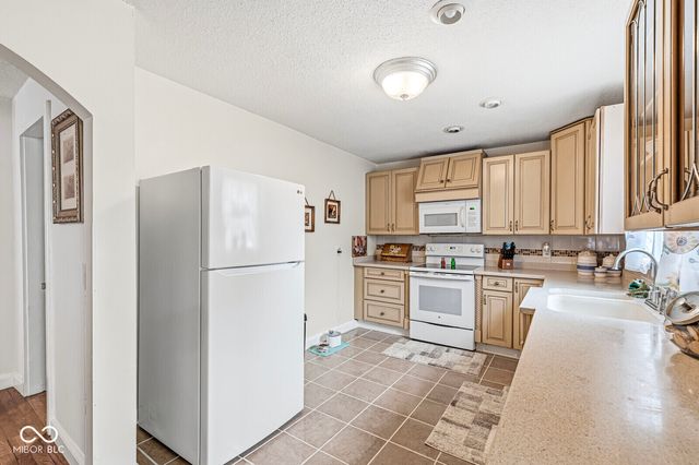 1329 S G Street, Elwood, IN 46036
