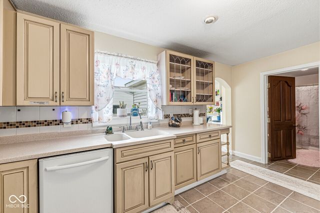 1329 S G Street, Elwood, IN 46036