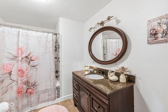 1329 S G Street, Elwood, IN 46036