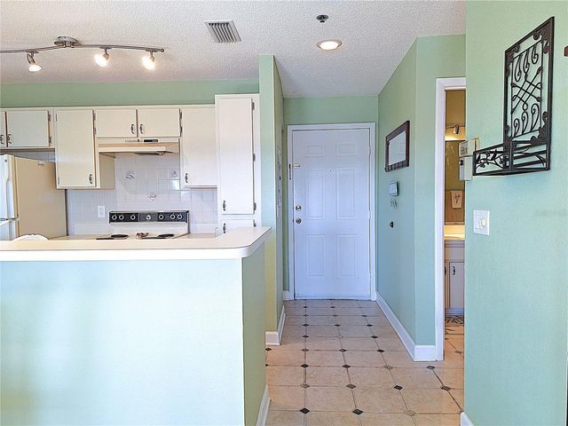 5727 BISCAYNE COURT 302, New Port Richey, FL 34652