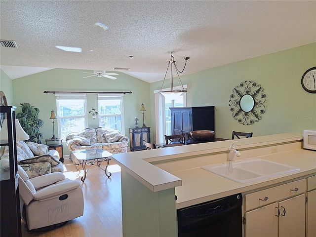 5727 BISCAYNE COURT 302, New Port Richey, FL 34652