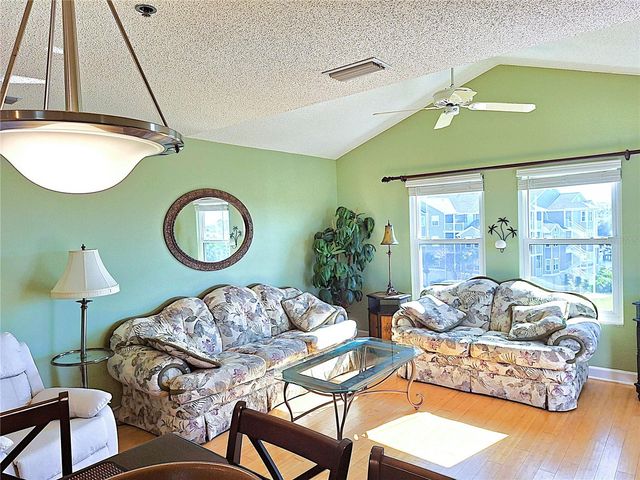 5727 BISCAYNE COURT 302, New Port Richey, FL 34652