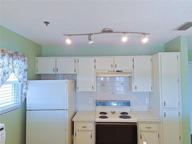 5727 BISCAYNE COURT 302, New Port Richey, FL 34652