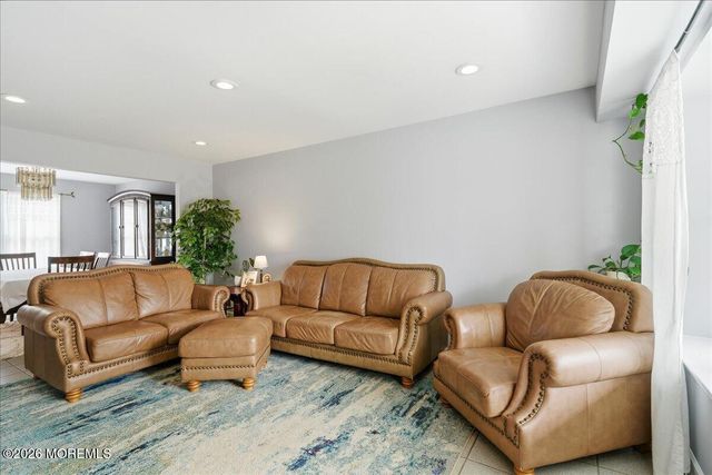 8 Moss Haven Way, Howell, NJ 07731