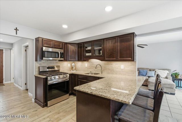 8 Moss Haven Way, Howell, NJ 07731