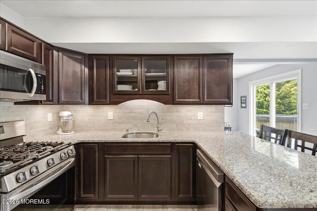 8 Moss Haven Way, Howell, NJ 07731