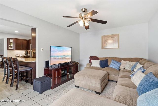 8 Moss Haven Way, Howell, NJ 07731