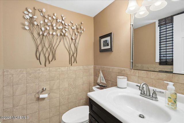 8 Moss Haven Way, Howell, NJ 07731