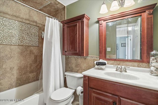 8 Moss Haven Way, Howell, NJ 07731