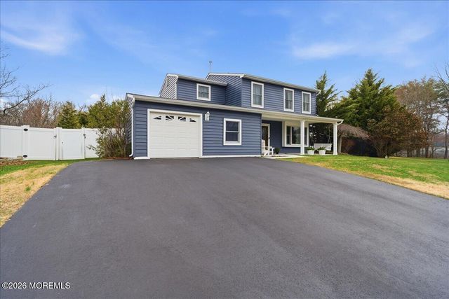 8 Moss Haven Way, Howell, NJ 07731