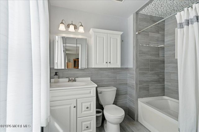 8 Moss Haven Way, Howell, NJ 07731